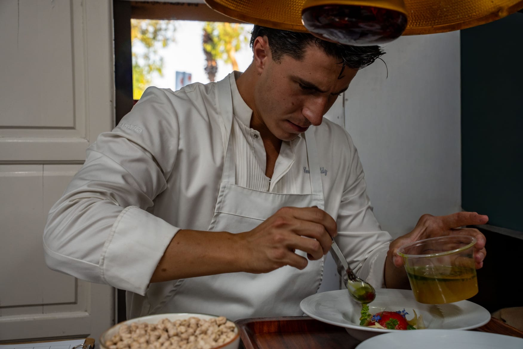 Musto Restaurant şef tabak hazırlığı